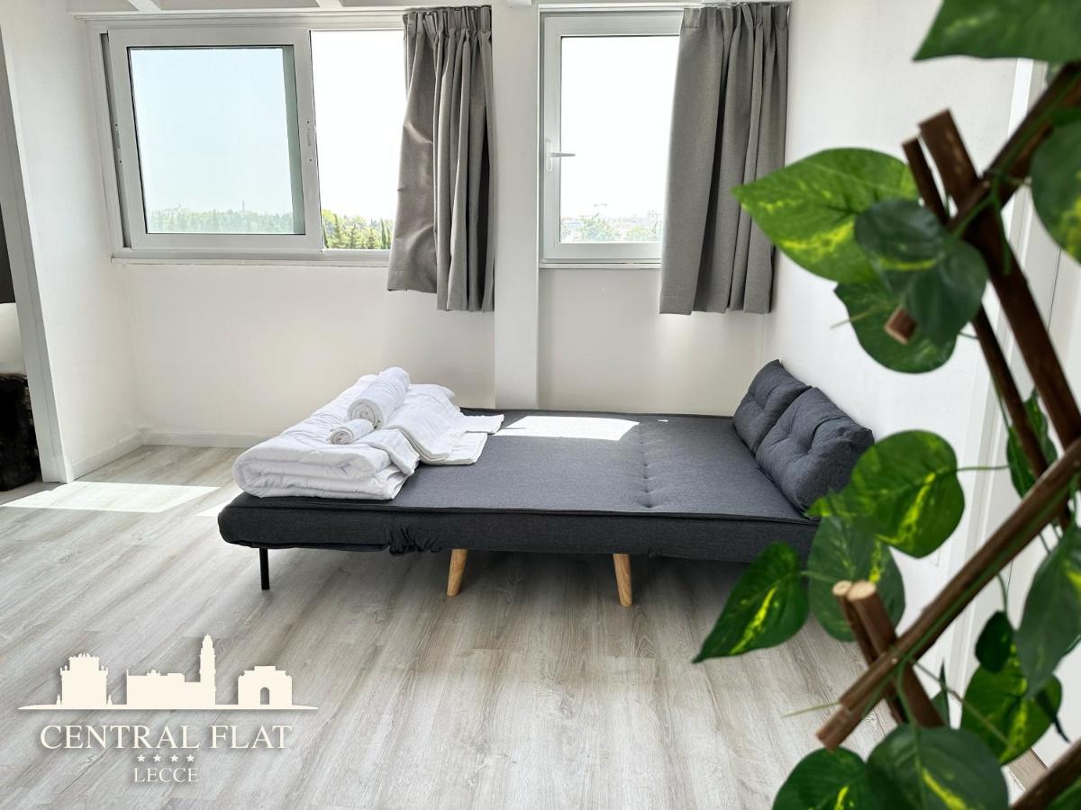 Lecce Central Flat - Attico Con Patio E Parcheggio Privato Apartment Exterior foto