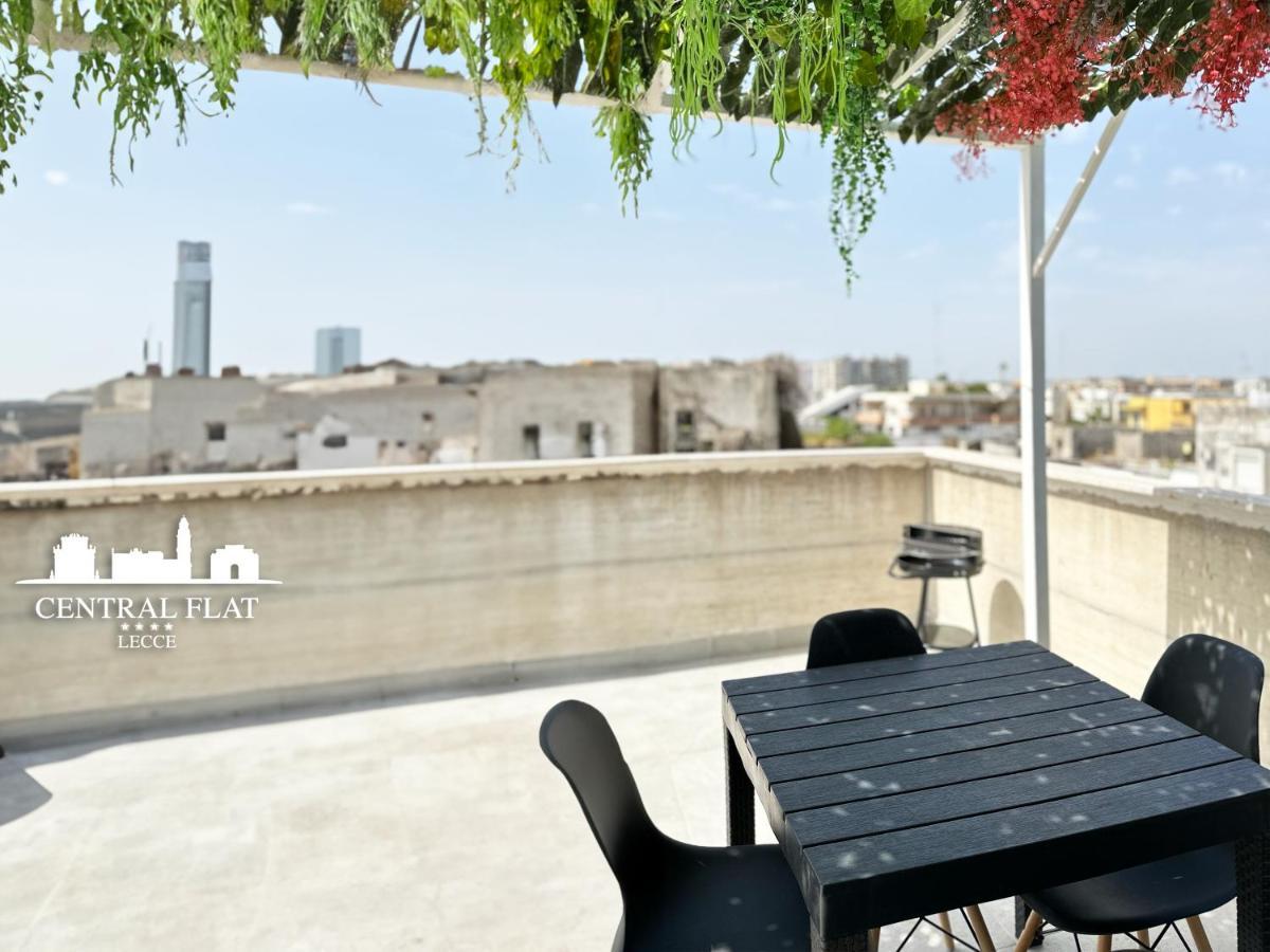 Lecce Central Flat - Attico Con Patio E Parcheggio Privato Apartment Exterior foto